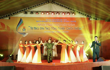 Tổ khúc hát múa của Nhà máy Z173.