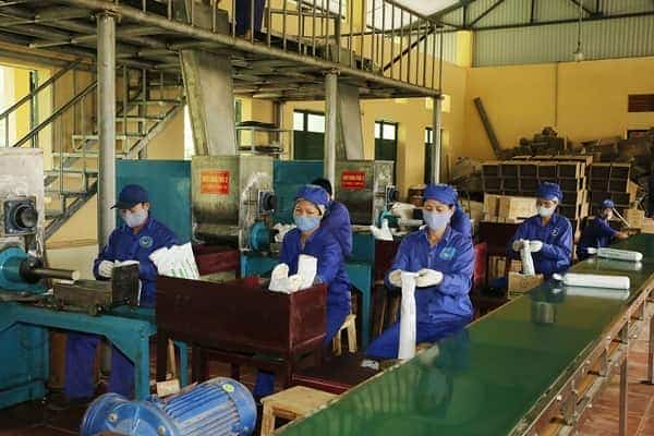 Sản xuất thuốc nổ công nghiệp tại cơ sở 2 của Viện tại Kim Bôi, Hòa Bình.