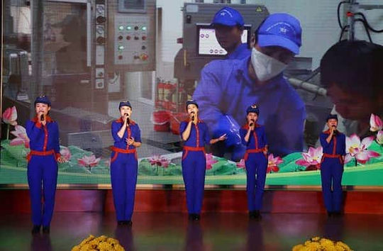 Tiết mục văn nghệ chào mừng Festival.