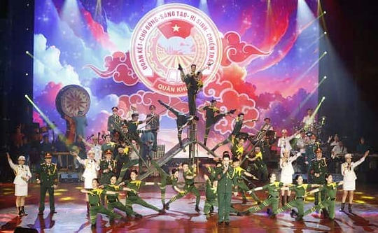 Màn hát múa “Quân khu 3 - Hào khí vang mãi”.