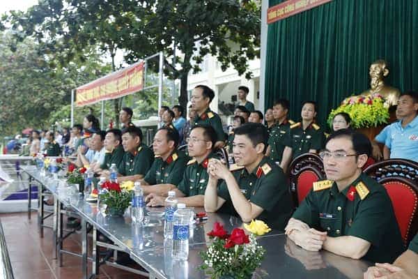 Thiết bị chuyên dụng dò bom mìn.