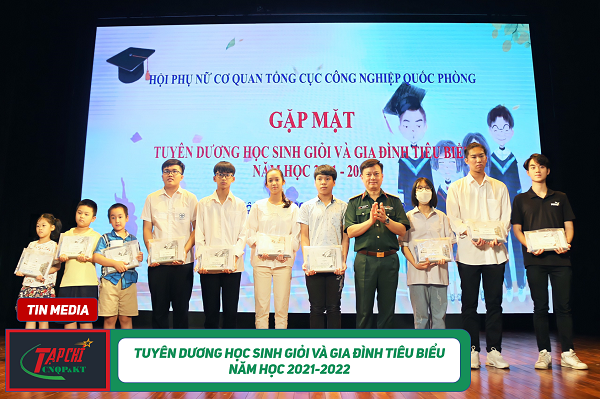 MEDIA – Tuyên dương học sinh giỏi và gia đình tiêu biểu năm học 2021-2022
