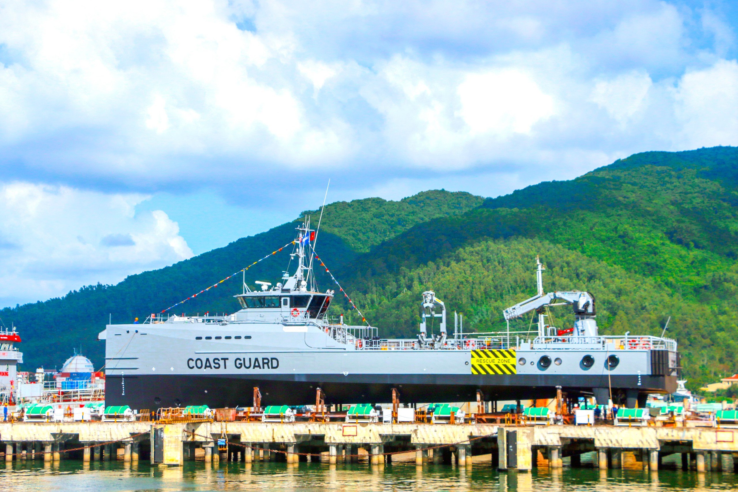 Tổng công ty Sông Thu đóng mới tàu xuất khẩu