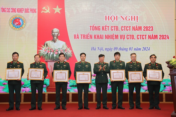 Nâng cao chất lượng công tác Đảng, công tác chính trị đảm bảo thực chất, toàn diện