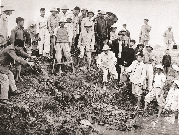 Vận dụng tư tưởng Hồ Chí Minh về phòng, chống bệnh quan liêu trong cán bộ, đảng viên