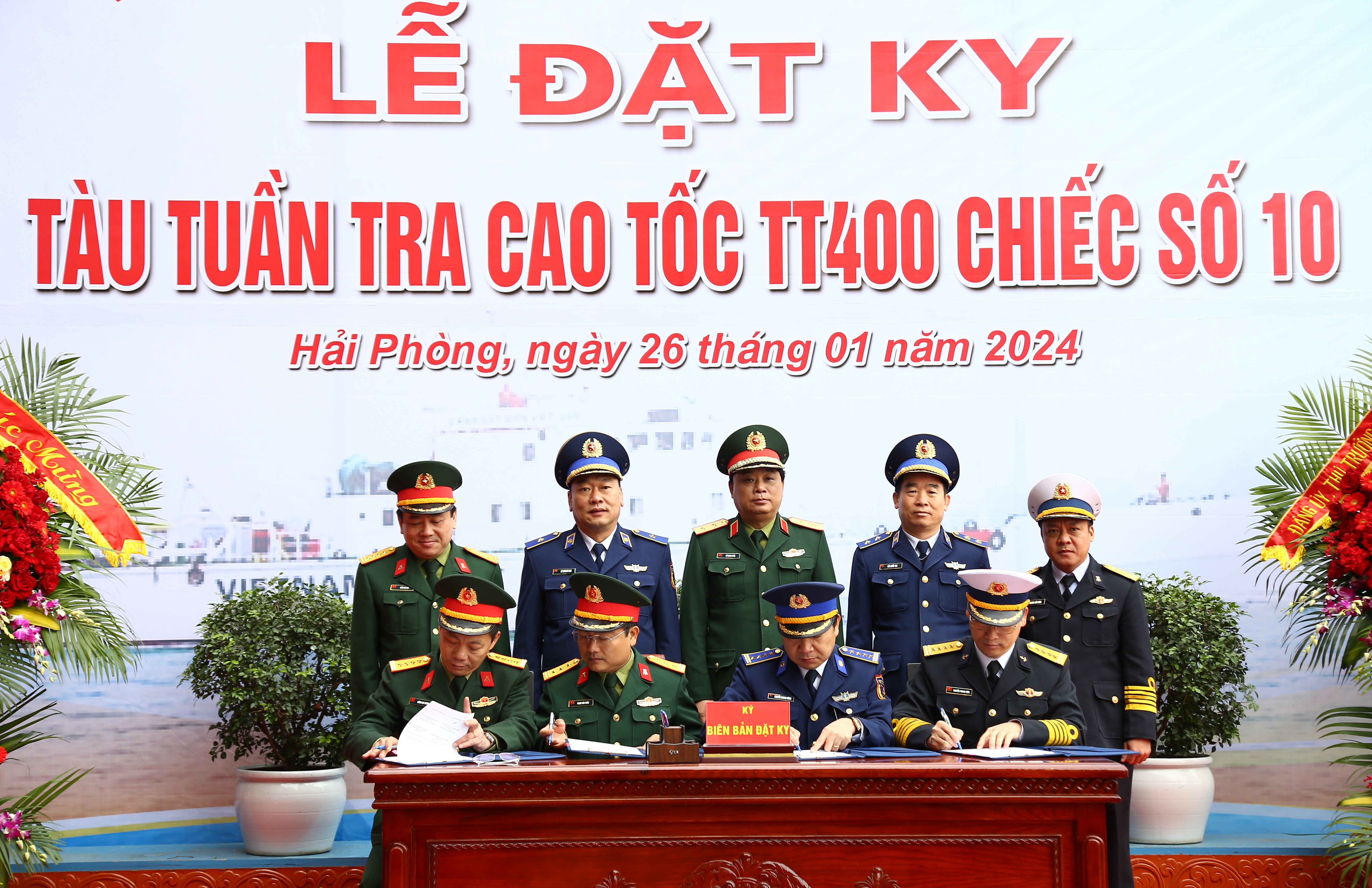 Công ty Đóng tàu Hồng Hà đặt ky tàu Cảnh sát biển