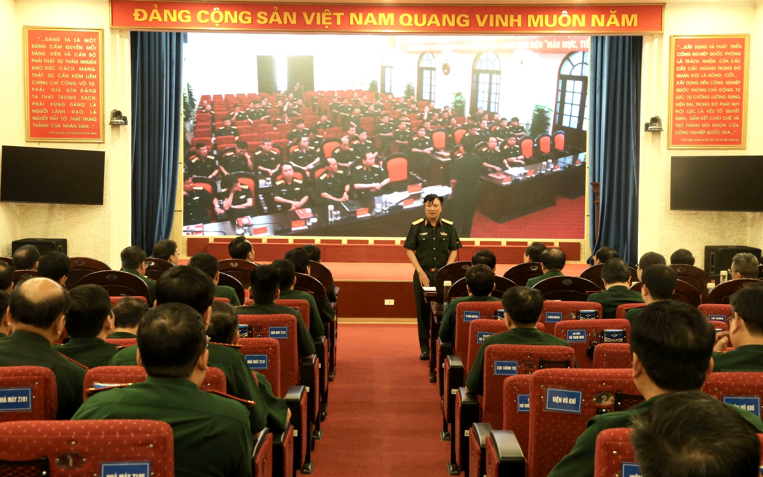 Quán triệt và triển khai Nghị quyết của Bộ Chính trị về xây dựng và phát huy vai trò của đội ngũ doanh nhân