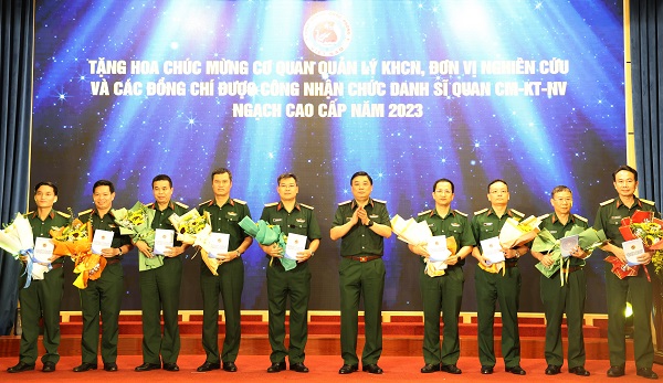 Mít tinh và vinh danh các tập thể, cá nhân có thành tích trong công tác khoa học và công nghệ