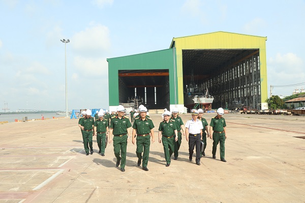 Thứ trưởng Bộ Quốc phòng Phạm Hoài Nam kiểm tra và làm việc tại Nhà máy X51