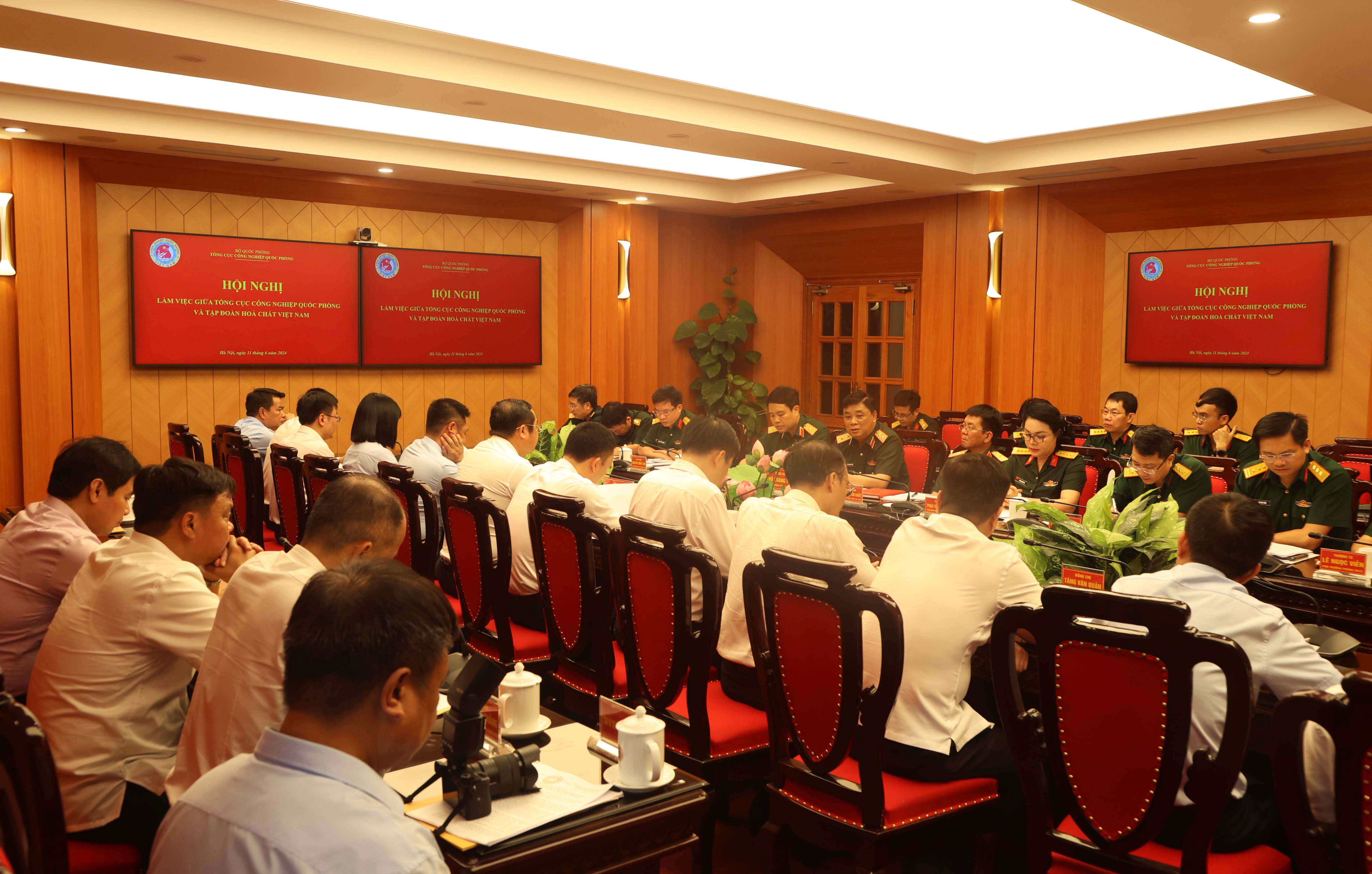 Tổng cục Công nghiệp quốc phòng làm việc với Tập đoàn Hoá chất Việt Nam