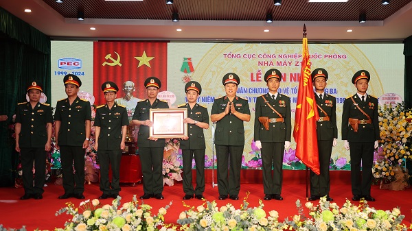 Nhà máy Z199 đón nhận Huân chương Bảo vệ Tổ quốc hạng Ba
