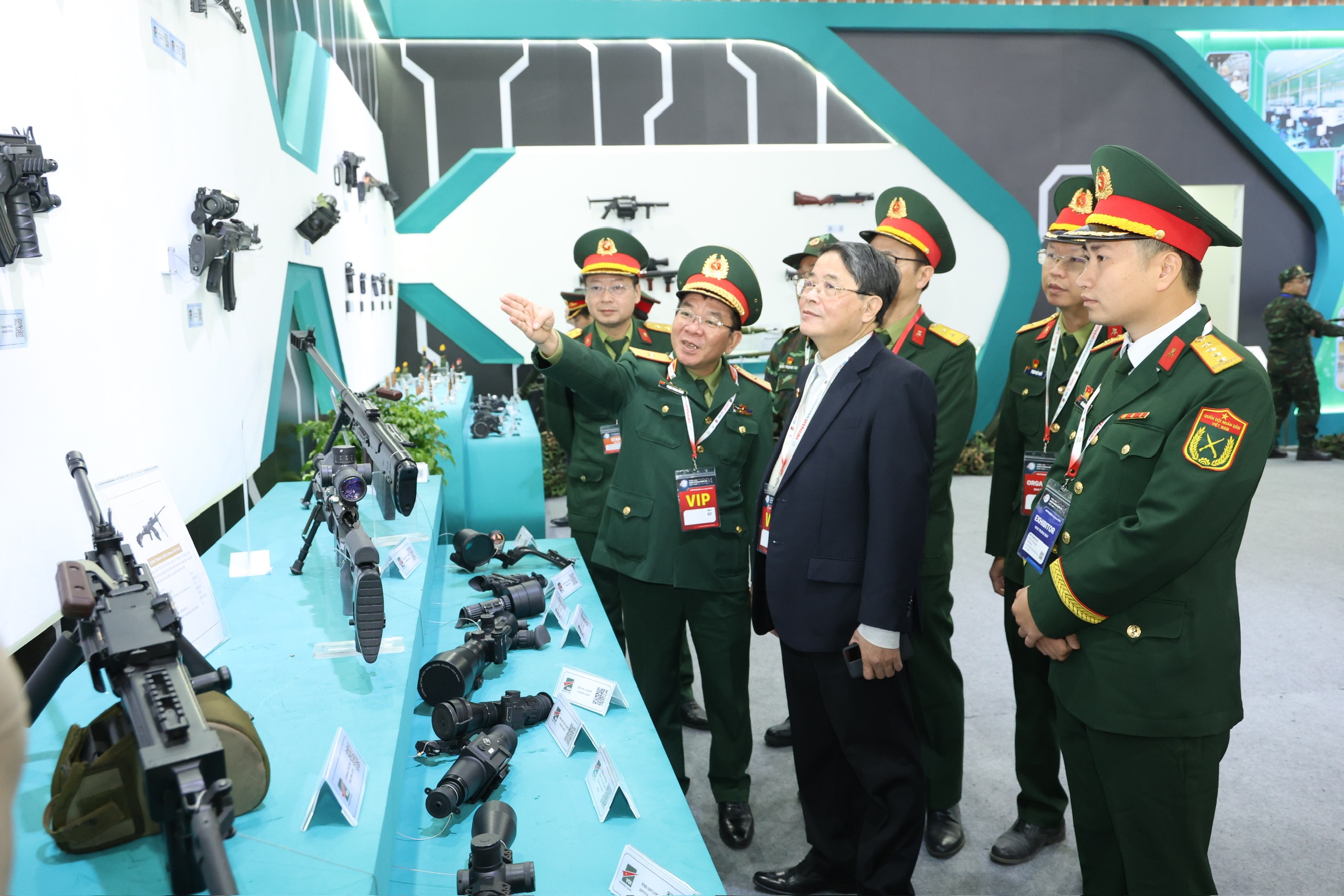 Tự hào vũ khí, khí tài “Made in Vietnam”